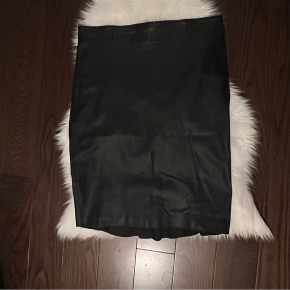 Zara faux leather skirt - Picture 1 of 6